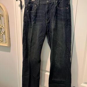 Men's dark wash blue Levi's 569 34x32